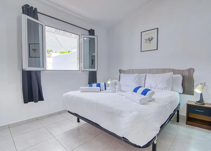 アパート Porches D52 マスパロマス