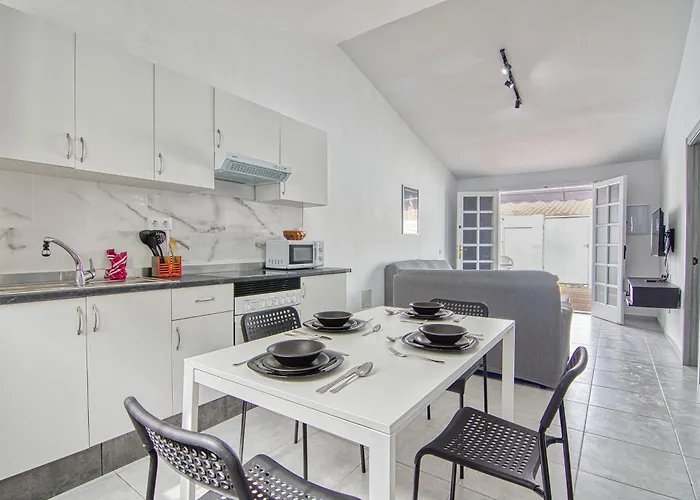 アパート Porches D52 マスパロマス