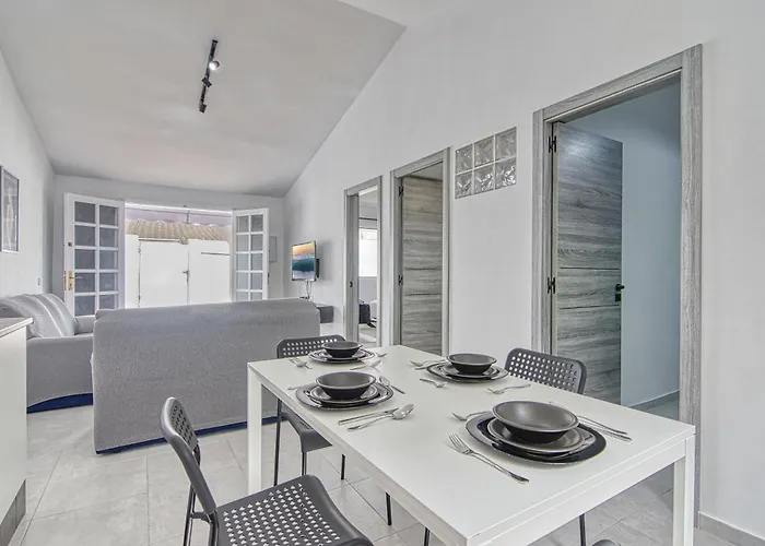 Porches D52 アパート マスパロマス